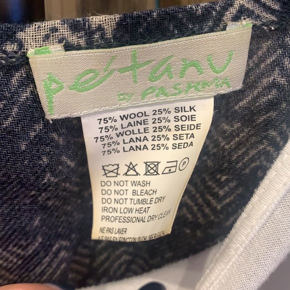 Women’s floral poncho/wrap - O/S - Picture 2 of 4